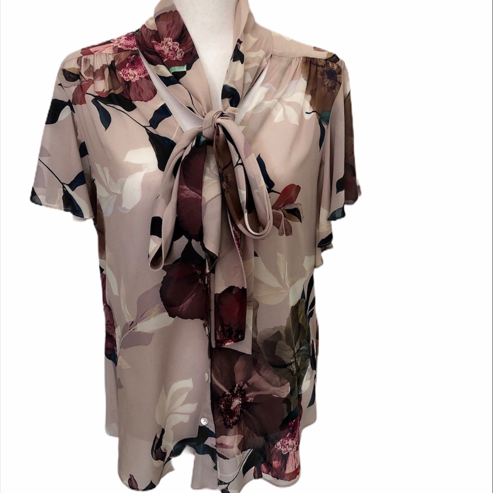 ♦️SOLD♦️ Trina Turk silk blouse with tie bow - Picture 4 of 8